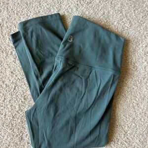 BuffBunny High-Waist Sage Ivy Green Capri Leggings